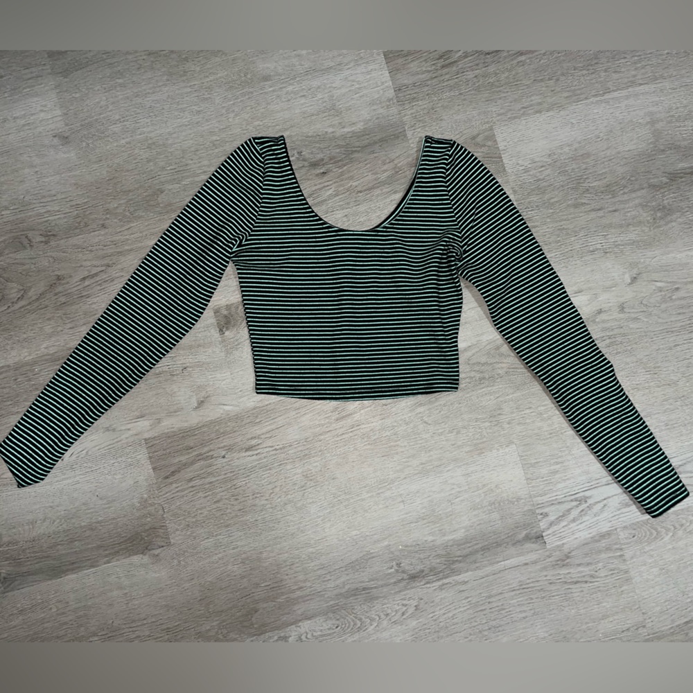 Stripped Long Sleeve Crop Top